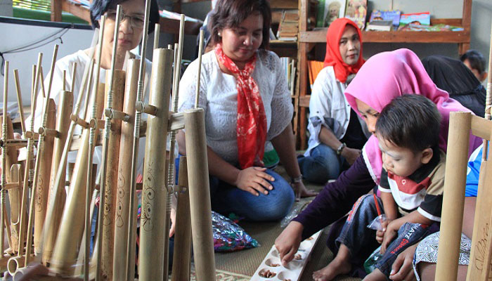 permainan tradisional, rotary club, ruang baca pengilon, permainan anak, nusantaranews