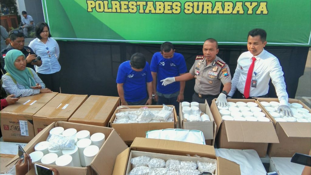 Sita 8 Juta Pil Koplo, Polrestabes Surabaya Gagalkan Peredaran Pil Terlarang. (FOTO: NUSANTARANEWS.CO/Setya)