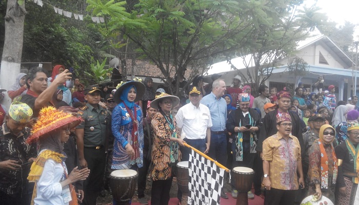 seni budaya jember, jember, komunitas jember, komunitas tanoker, ledokombo, kabupaten jember, fastival engrang, bupati jember, yohana yembise, budaya jember, nusantaranews, nusantara news