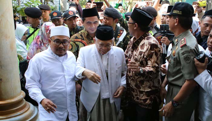 KH Ma'ruf Amin (KMA) membuka Halaqoh Enterpreneur Kemandirian Pesantren dan Haul KH Masruri Abdul Mughni di Ponpes Al-Hikmah 2, Selasa (11/9/2018). (Foto: dok. nusantaranews.co)