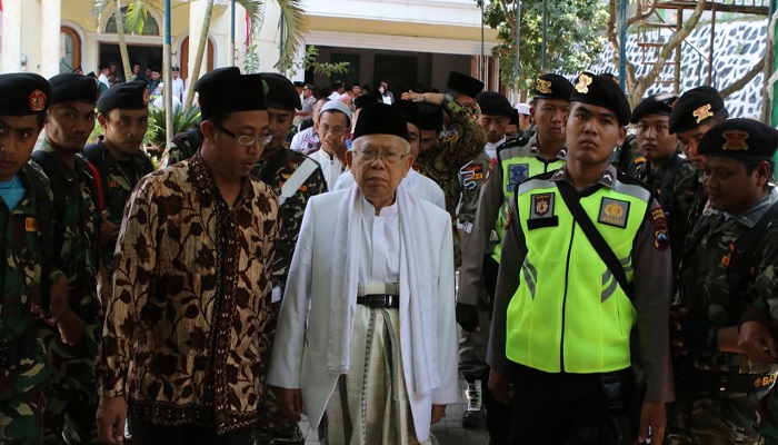 KH Ma'ruf Amin (KMA) membuka Halaqoh Enterpreneur Kemandirian Pesantren dan Haul KH Masruri Abdul Mughni di Ponpes Al-Hikmah 2, Selasa (11/9/2018). (Foto: dok. nusantaranews.co)