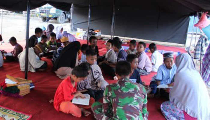 Batalyon Arhanud 16/SBC Divif 3 Kostrad membuka Taman Pendidikan Al-Qur'an di Camp Pengungsian (Foto Istimewa)