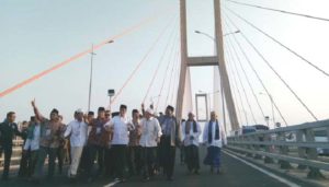 jembatan suramadu, tol suramadu, tarif suramadu, kampanye suramadu, kampanye terselubung, pelanggaran kampanye, fara, pilpres 2019, madura, nusantara, nusantaranews, nusantara news