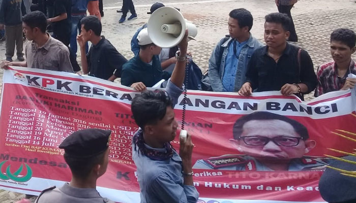 Komunitas Pemuda Madani Melakukan Aksi di KPK (Foto Istimewa)