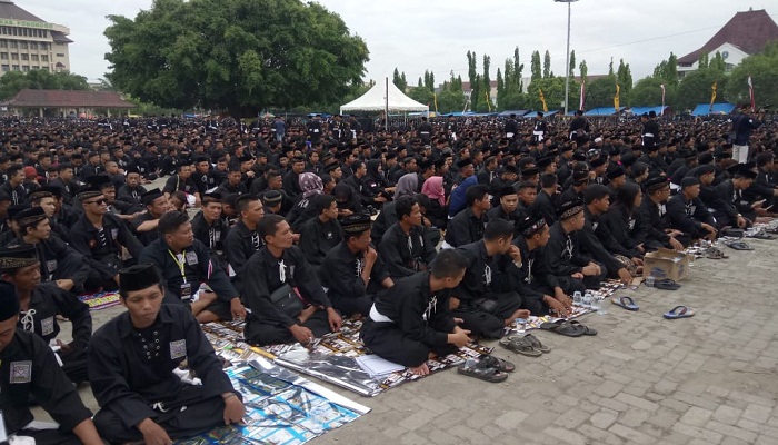 Ribuan pendekar silat Persudaraan Setia Hati Terate (PSHT) Cabang Ponorogo untuk kedua kalinya mengikuti Kegiatan Bumi Reyog Berdzikir (BRB). (Foto: Muh Nurcholis)