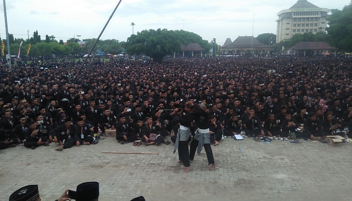 Ribuan pendekar silat Persudaraan Setia Hati Terate (PSHT) Cabang Ponorogo untuk kedua kalinya mengikuti Kegiatan Bumi Reyog Berdzikir (BRB). (Foto: Muh Nurcholis)