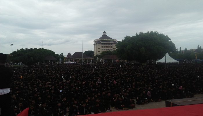 Ribuan pendekar silat Persudaraan Setia Hati Terate (PSHT) Cabang Ponorogo untuk kedua kalinya mengikuti Kegiatan Bumi Reyog Berdzikir (BRB). (Foto: Muh Nurcholis)