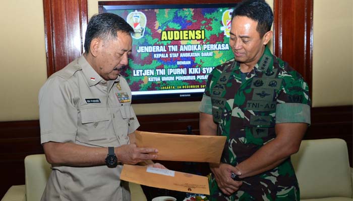 Ketua Umum PPAD Kiki Syahnakri bersama Kasad Andika Perkasa (Foto Despenad untuk NUSANTARANEWS.CO)