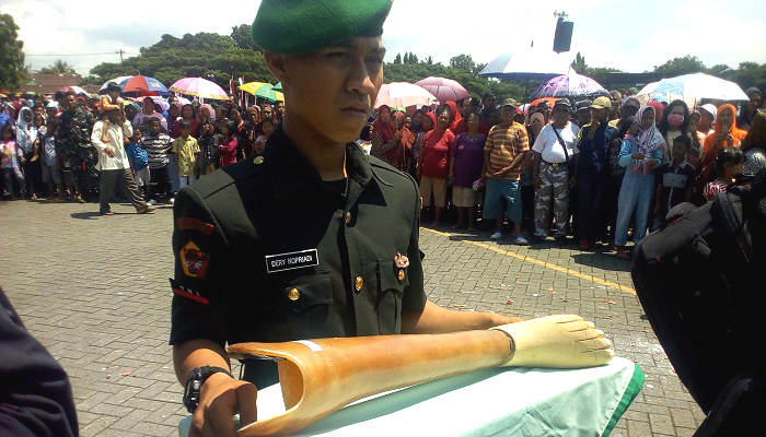 hari juang kartika, peringatan hari juang kartika, hari juang kartika 2018, bantuan kaki palsu, kaki palsu, wakasad, tatang sulaiman, warga ambarawa, warga semarang, terimakasih tni, nusantaranews, tni ad, rakyat dan tentara, 121 kaki palsu, kepedulian tni, perhatian tni, palagan ambara, penerima bantuan kaki palsu