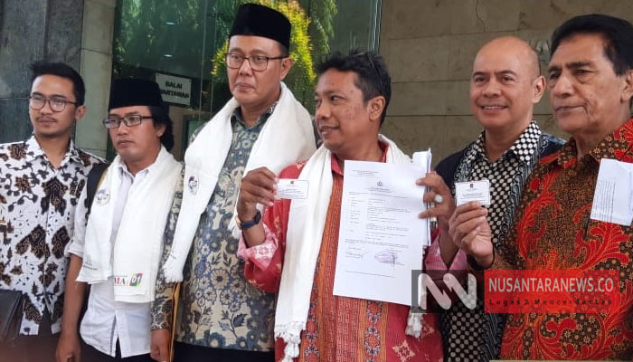 Tim Khusus Pemantapan Pemenangan Jokowi Ma’ruf Amin bersama Kordinator Tim Relawan Bersatu Ayep Zaki melaporkan terduka Penghina KH Ma'ruf Amin (Foto Ddok. NUSANTARANEWS.CO)