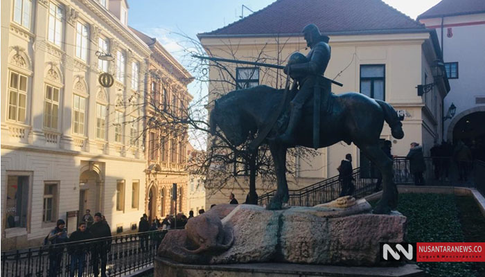 Monumen Panglima Perang Menunggang Kuda di Dekat Jalanan Kota Tua, Zagreb. Foto Dok. NUSANTARANEWS.CO)