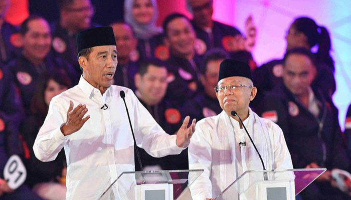 Capres-cawapres nomor urut 01 Jokowi dan Ma'ruf Amin Saat Debat Perdana Pilpres 2019, (Foto Antara/Sigid Kurniawan)