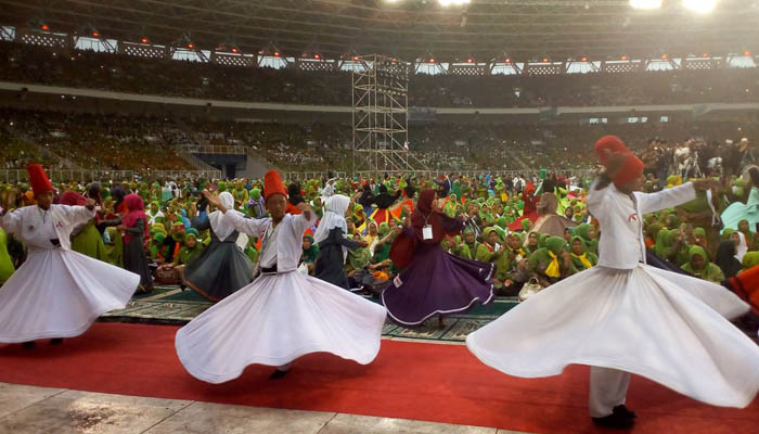 tarian sufi diiringi Shalawat Asyghil menggema di Gedung GBK (Foto Dok. NU Online)tarian sufi diiringi Shalawat Asyghil menggema di Gedung GBK (Foto Dok. NU Online)