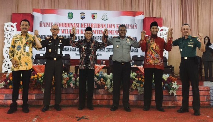 Pemerintah Kabupaten (Pemkab) Sumenep menggelar Deklarasi Damai dan Rapat Koordinasi Kemanan menjelas Pemiliham Umum dan Pemilihan Kepala Desa (Pilkades) Serentak di Kabupaten Sumenep tahun 2019. (Foto: Kafi Hidayat/NUSANTARANEWS.CO)