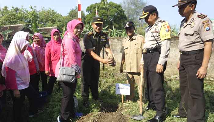 ngawi, penghijauan ngawi, jalan ngawi, kodim ngwi, polres ngawi, masyarakat ngawi