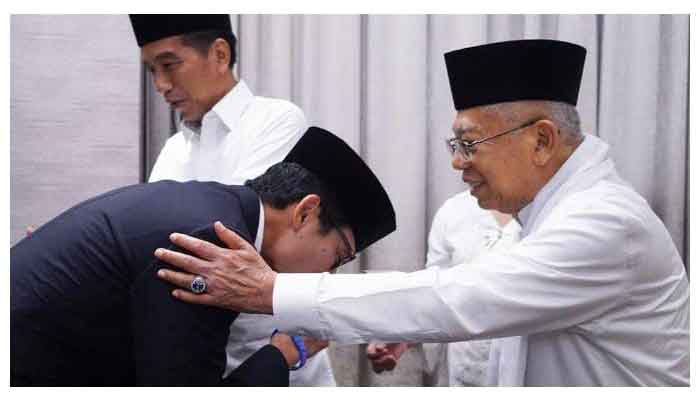 Sandiaga Uno Cium Tangan Kiai Ma'ruf Amin Sebelum Debat Capres Cawapres 2019 di Hotel Bidakara, Kamis malam, 17 Januari 2019. (Foto Instragram Sandi)