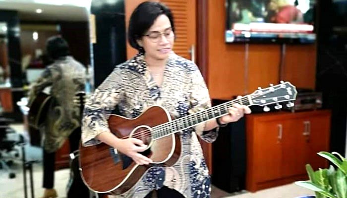 sri mulyani, puisi sri mulyani, pencetak utang, menteri pencetak utang, syair sri mulyani, sindir prabowo, sri mulyani sindir prabowo, nusantaranews