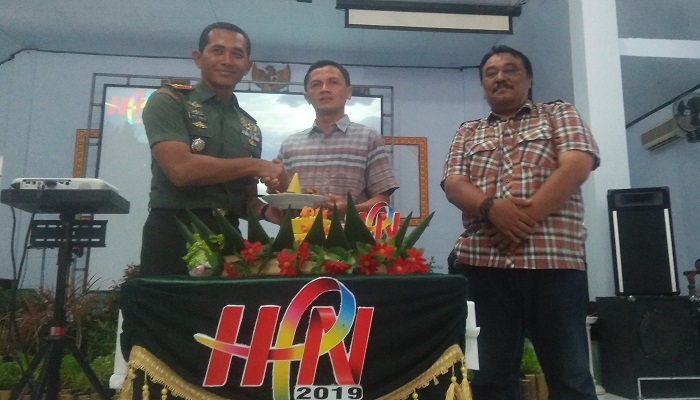 Keluarga besar Kodim 0802 Ponorogo mengundang ramah tamah seluruh wartawan yang ada di Bumi Reog dalam merayakan Hari Pers Nasional (HPN) 2019 di Aula Makodim Ponorogo, Rabu (13/2/2019). (Foto: Muh Nurcholis/NUSANTARANEWS.CO)