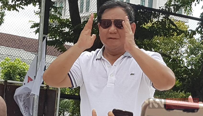 Prabowo Subianto Saat Menyapa Para Peserta Jalan Aksi (Foto Istimewa Untuk NUSANTARANEWS.CO)