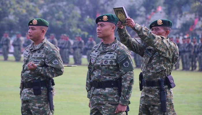 Kegiatan upacara serah terima jabatan Komandan Batalyon Infanteri Para Raider 501/BY dari Letkol Inf Eko Antoni Chandra Listianto (Pejabat Lama) kepada Letkol Inf Resa Wahyu Pudji Setiawan (Pejabat Baru) yang diikuti sekitar 600 orang, Jumat (8/2/2019). (Foto: Istimewa)