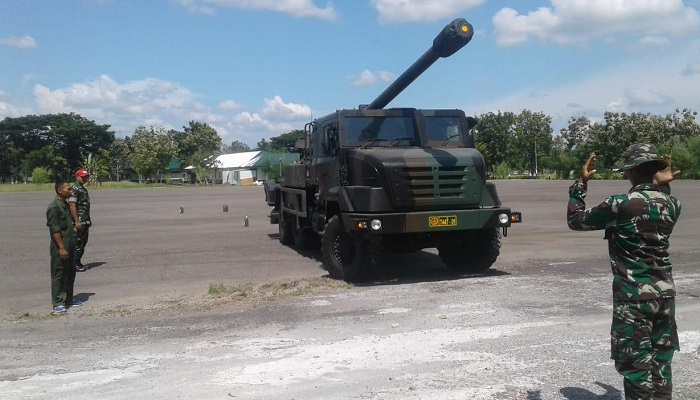 Batalyon Artileri Medan 12 menggelar Latihan Dalam Satuan (LDS) dalam rangka merawat Meriam Caesar 155 mm. (FotoL Istimewa/NUSANTARANEWS.CO)