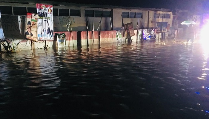 Banjir akibat tanggul Sungai Serang, Kulon Progo, DIY, jebol. (Foto: NUSANTARANEWS.CO)