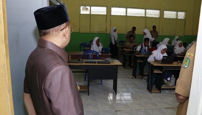 Bupati Sumenep Tinjau Pelaksanaan UNBK Tingkat SMP di Empat Sekolah