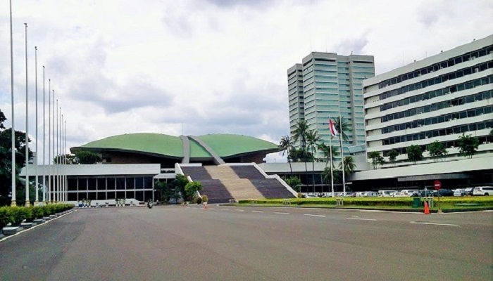 Ini Caleg DPR RI yang melenggang ke Senayan dari Dapil IX Jatim & Gedung DPR RI. (Foto: Istimewa)