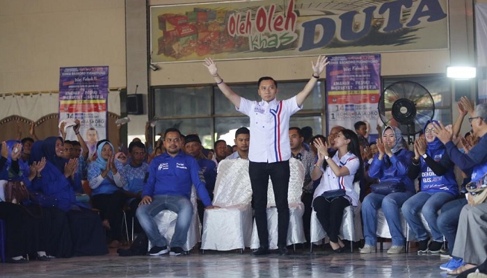 Putra bungsu SBY, Edhie Baskoro Yudhoyono alias Ibas dongkrak suara di Kandang Banteng zona Matraman Jawa Timur pada Selasa (9/4/2019). (Foto: Muh Nurcholis/NUSANTARANEWS.CO)