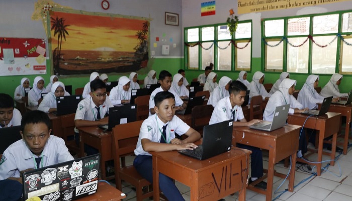 UNBK Tingkat SMP Sederajat di Sumenep, Senin (22/4/2019). (Foto: M Mahdi/NUSANTARANEWS.CO)