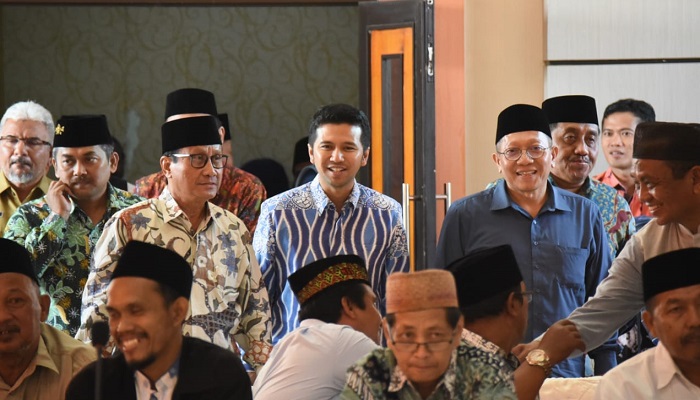 Wagub Jatim saat membuka Penandatanganan Kerjasama dan Forum Group Discussion (FGD) KEK Garam di Universitas Trunojoyo Madura. Foto: Setya N/NUSANTARANEWS.CO)