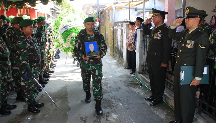 Kodim 0808 Blitar berduka, salah satu anggotanya Sertu Riswanto (52) Babinsa Sub Ramil Selopuro meninggal dunia, Rabu (15/05/2019). (Foto: Istimewa)