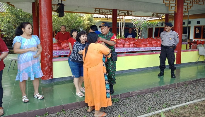 jelang hari raya idul fitri, klentheng pay lien san, paket sembako, jember, nusantaranews