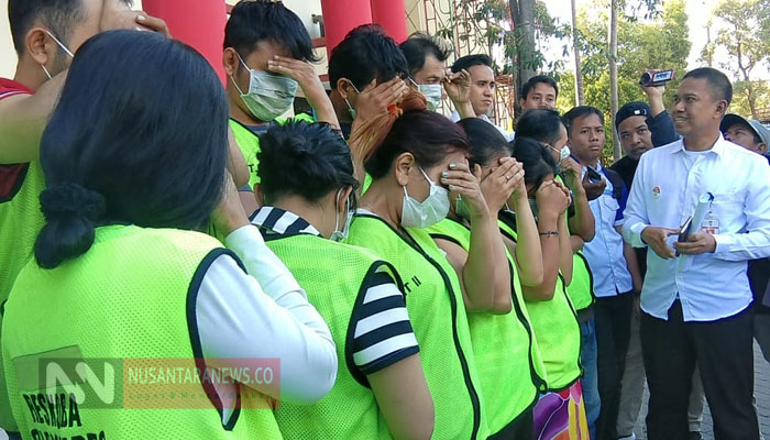 11 Orang Diciduk Polrestabes Surabaya Usai Pesta Sabu. (Foto: Tri Wahyudi/NUSANTARANEWS.CO).