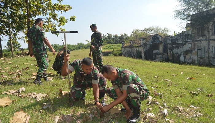 Tanam Pohon Upaya Jaga Keseimbangan Alam. (Foto Dok. untuk NUSANTARANEWS.CO)