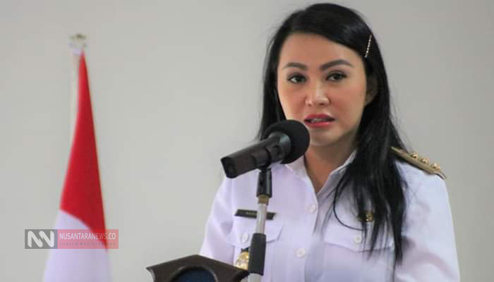 Bupati Landak Provinisi Kalbar Karolin Margret Natasa resmi menghibahkan tanah milik daerah Kabupaten Landak untuk lokasi Makodim Mempawah. (Foto: Eddy Santri/Nusantaranews.co)