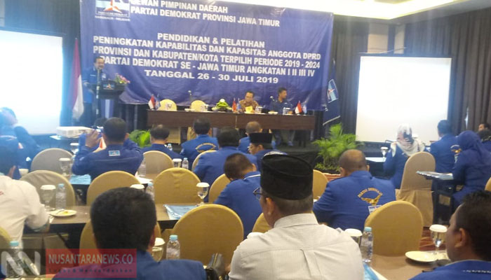 Demokrat Jatim Beri Pendidikan Anggota Legislatif Terpilih (Foto Tri Wahyudi NUSANTARANEWS.CO).