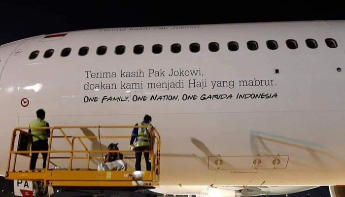 Tulisan di Badan Pesawat Dinilai Permalukan Jokowi, Direksi Garuda Diminta Dipecat