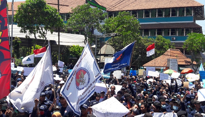 ribuan mahasiswa, 13 kampus, surabaya, tutun ke jalan, aksi demonstrasi, dprd jatim, nusantaranews