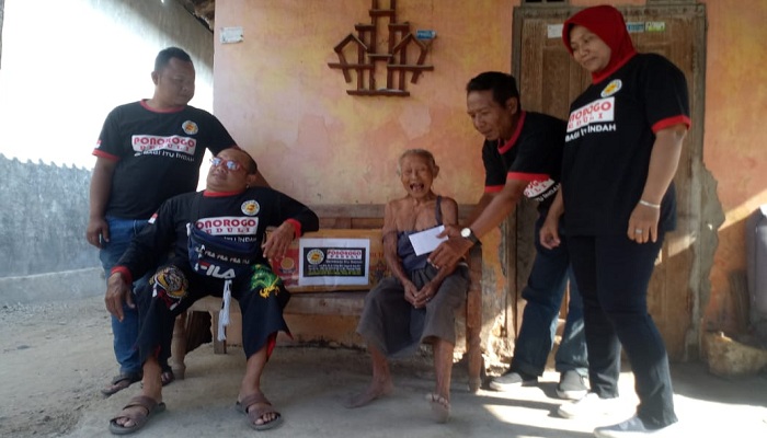 hidup sebatang kara, kisah perjalanan hidup, mbah situm, mbah woniyem, bikin haru, ponorogo, nusantaranews