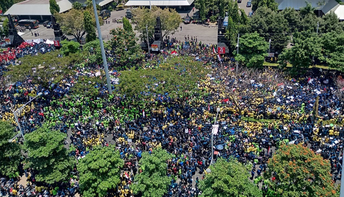 Lautan Mahasiswa Saat Menggelar Aksi Demo Menolak Revisi UU KPK dan RUU KUHP. (Foto Istimewa)