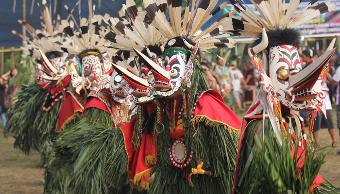 Tari Hudoq Sebuah Kesenian Pasca Tanam Padi. (Foto encyclopedia.jakarta-tourism).