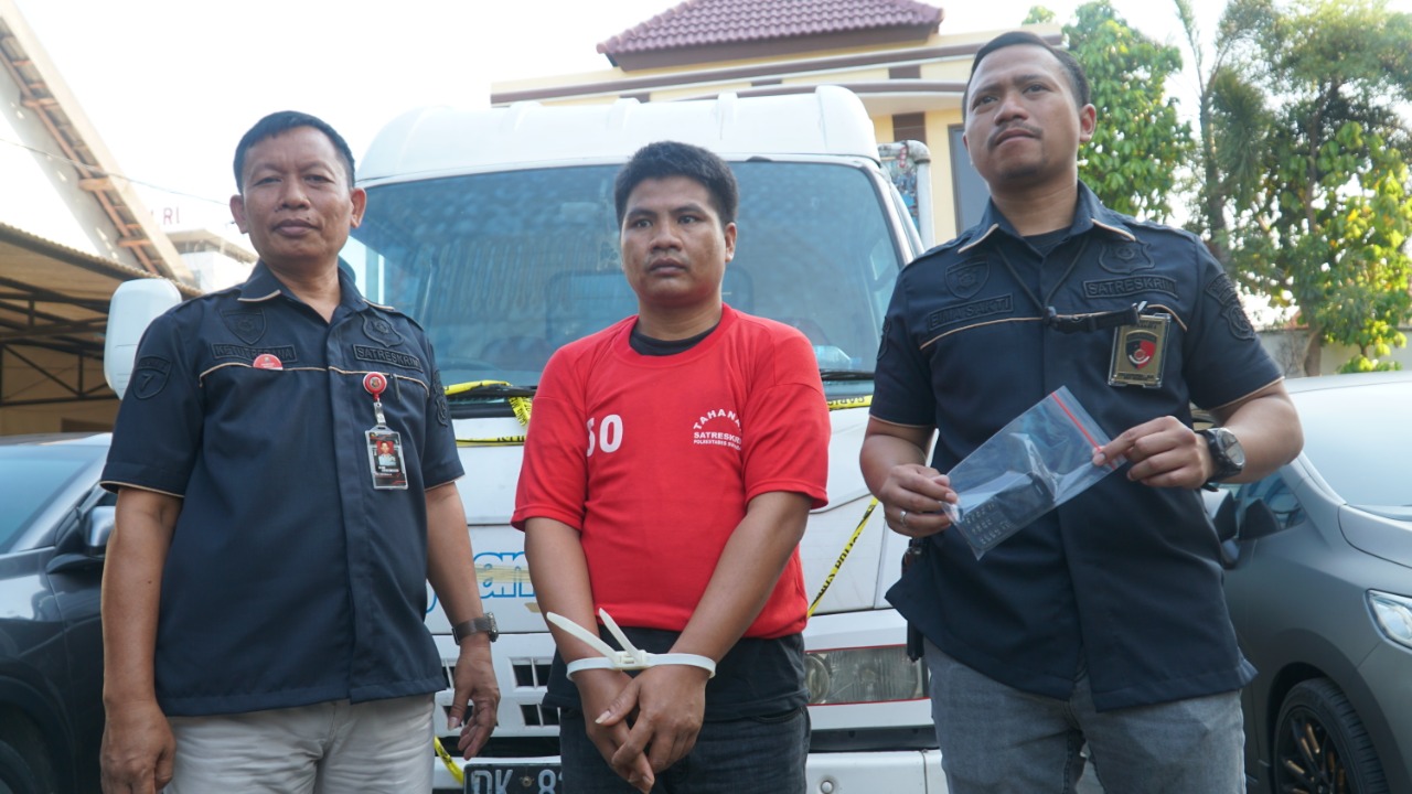 Polrestabes Surabaya Ungkap Perampokan Truk Bermuatan Kayu