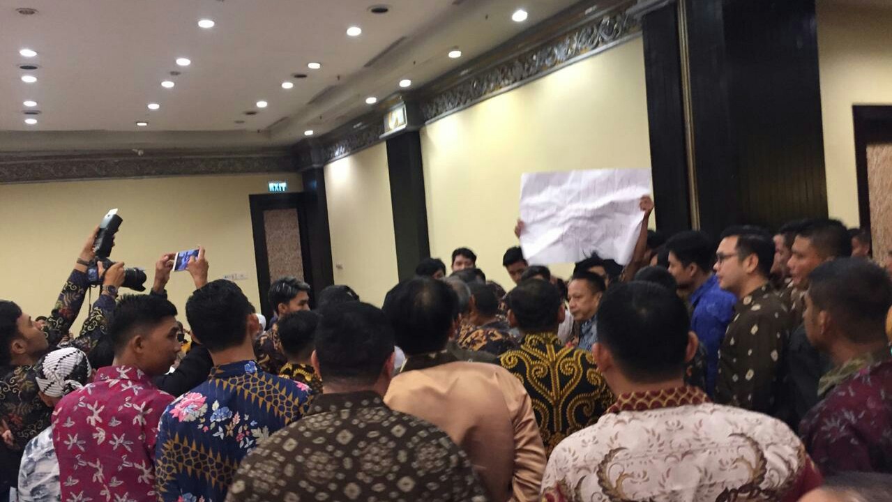 Agenda silaturahmi Pemerintah Kabupaten Muba dengan Forum Silaturahmi Masyarakat Muba Yogyakarta (Fosmabayo) di Hotel Sheraton Yogyakarta, Minggu (17/11) malam diwarnai kericuhan.