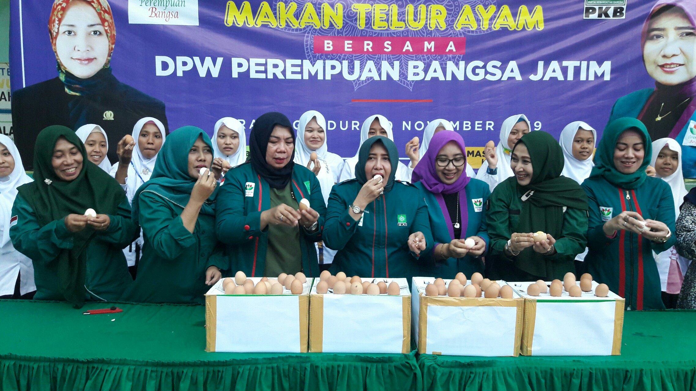 Tepis Isu Telur Jatim Mengandung Dioxin, Perempuan Bangsa Jatim Gelar  Makan Telur Bersama