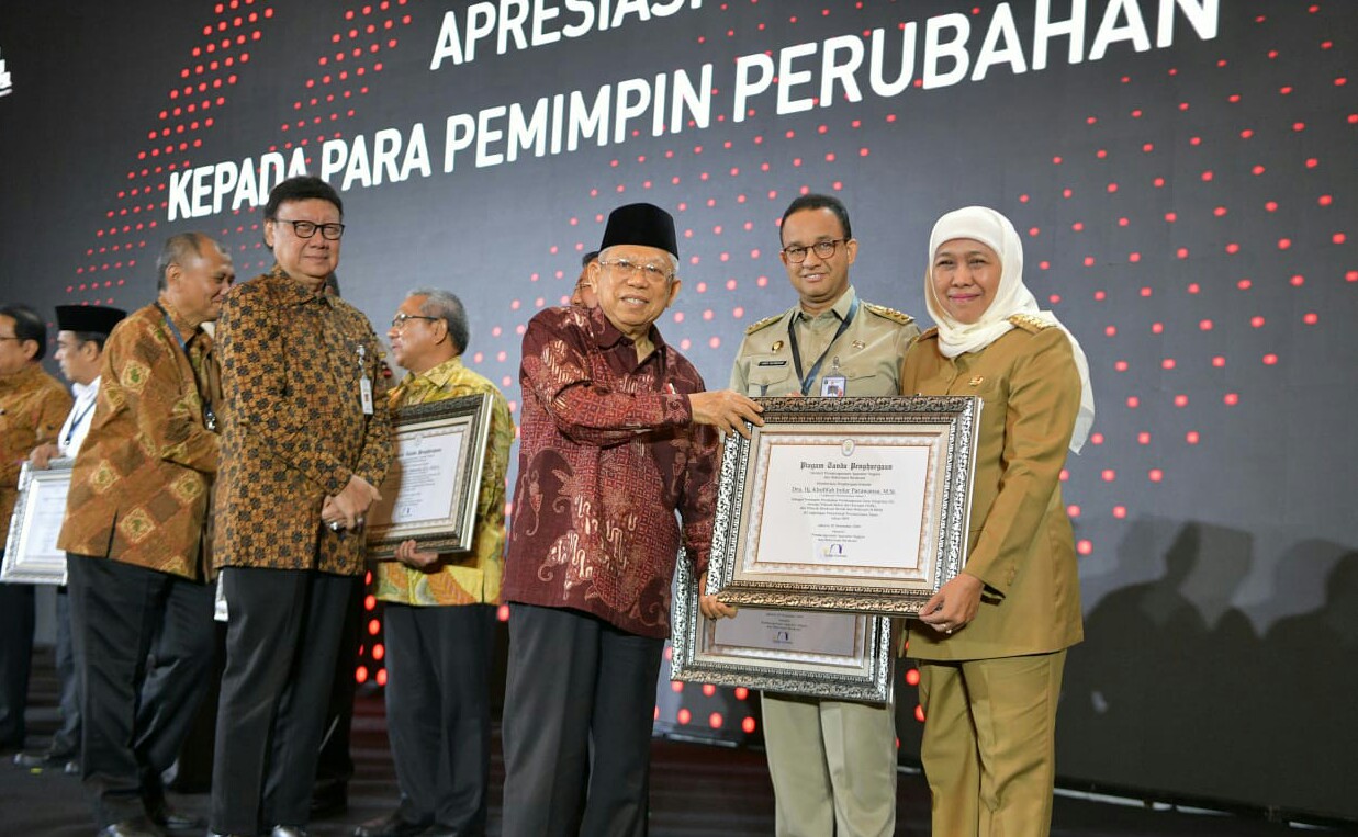 Gubernur Jawa Timur Khofifah Indar Parawansa meraih penghargaan sebagai Pemimpin Perubahan dari Kementerian Pendayagunaan Aparatur Negara dan Reformasi Publik (KemenPAN RB).