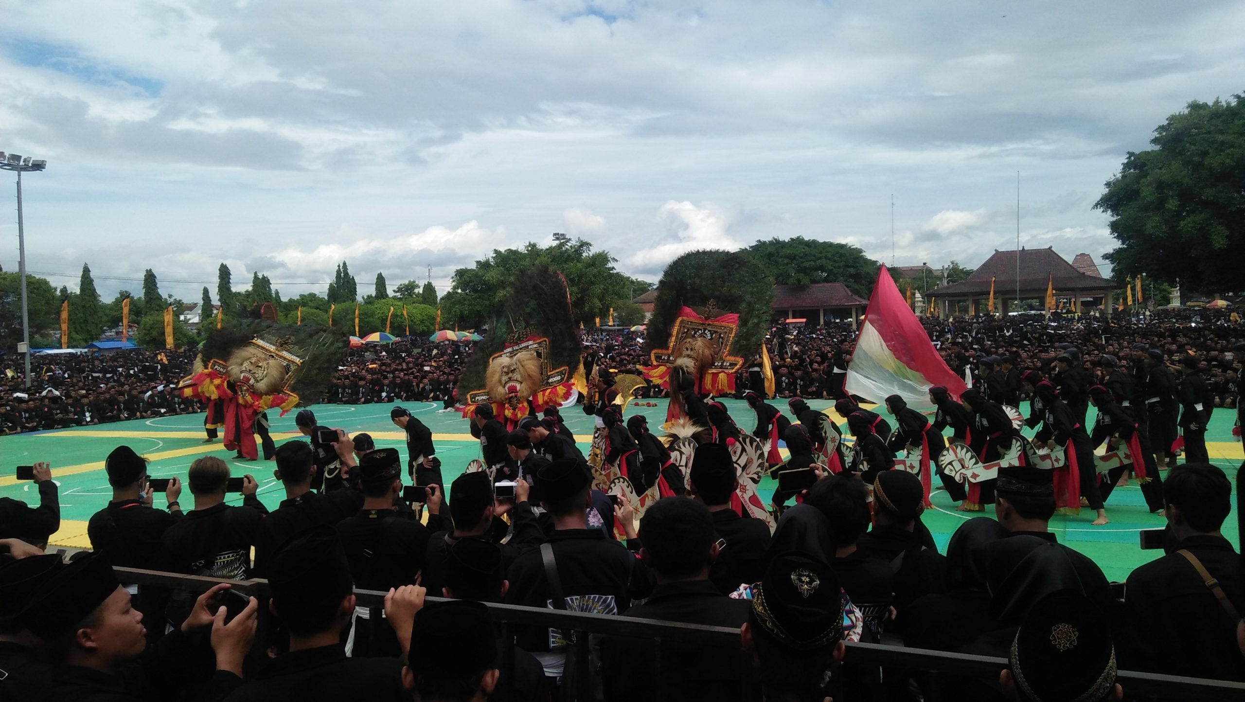 Ribuan Warga PSHT Cabang Ponorogo Doa Bersama untuk Keselamatan Bangsa 