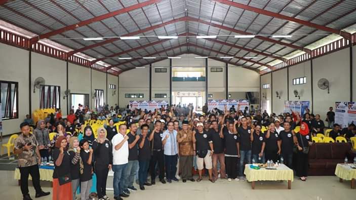 Keterangan foto : Ribuan masyarakat Nunukan mendeklarasikan diri sebagai pendukung Gubernur Kaltara , Irianto Lambrie dalam wadah Sahabat Irianto (SI) Nunukan di Gedung Ali Akbar, Nunukan, Sabtu (8/2/2020)