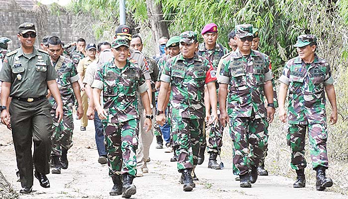 Aster Kasdam Brawijaya Tinjau Pembukaan TMMD di Mojokerto