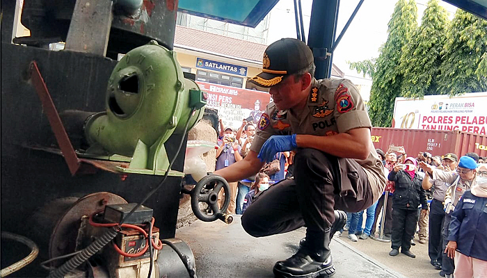 Polres Pelabuhan Tanjung Perak Bakar 30 Kg Sabu